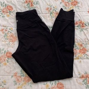 Lulu align joggers in EUC with minimal pilling. Only wore a couple times.